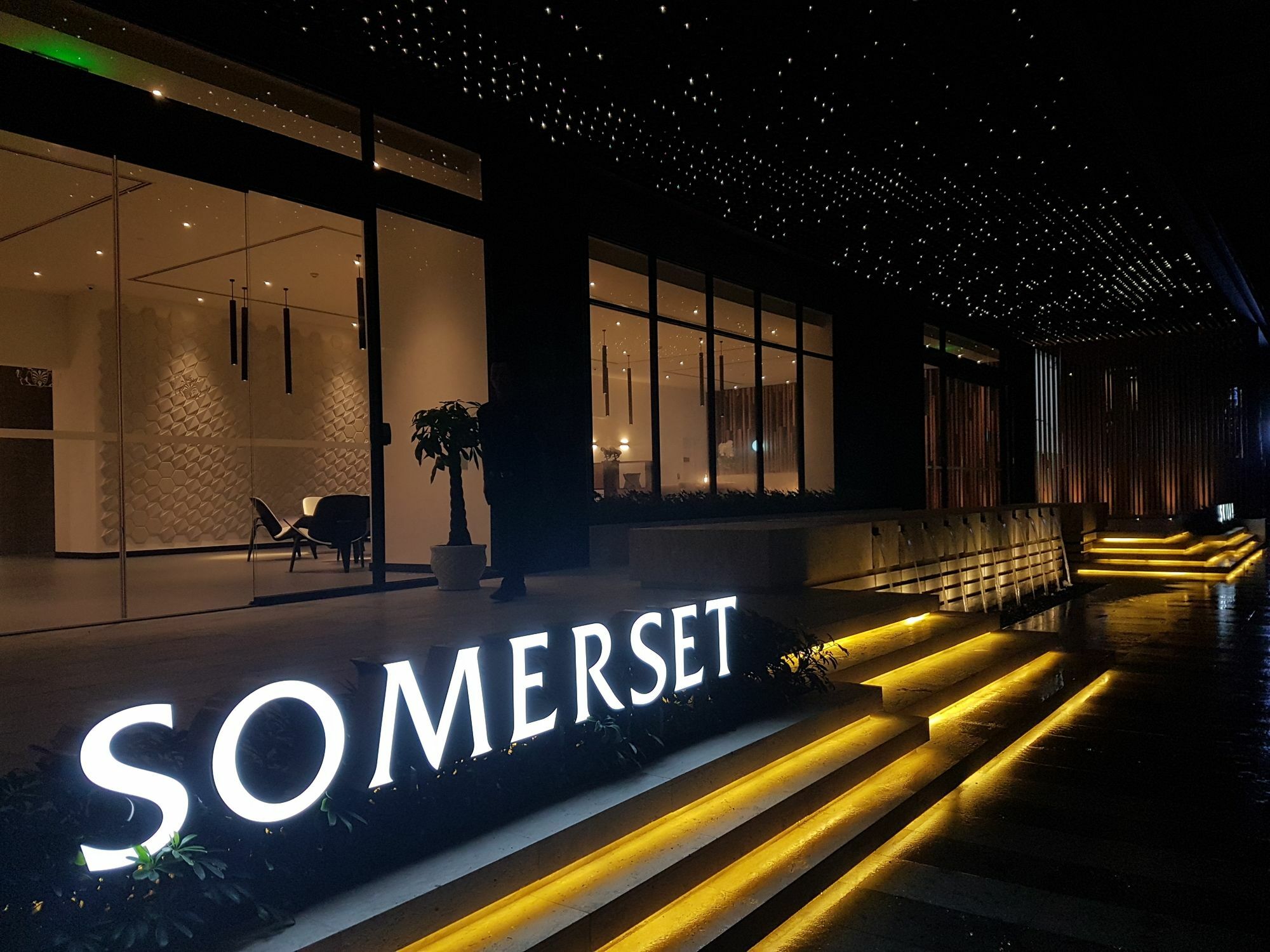 Somerset Norodom Phnom Penh Bagian luar foto